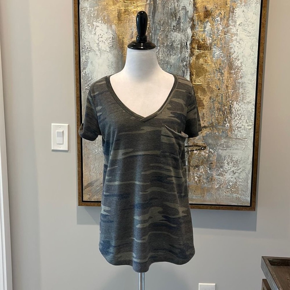 Socialite Vneck Camo Tee